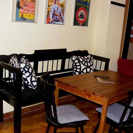 11Th Hour Cinema Hostel Budapest Exterior photo