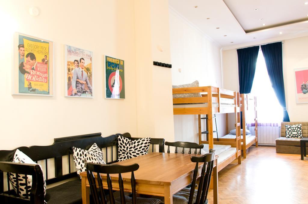 11Th Hour Cinema Hostel Budapest Room photo