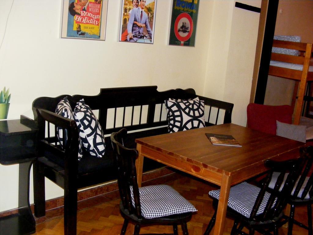 11Th Hour Cinema Hostel Budapest Exterior photo