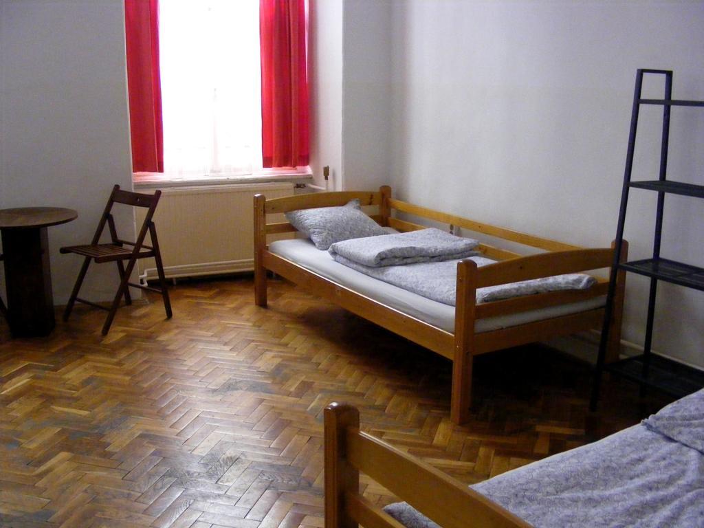 11Th Hour Cinema Hostel Budapest Exterior photo